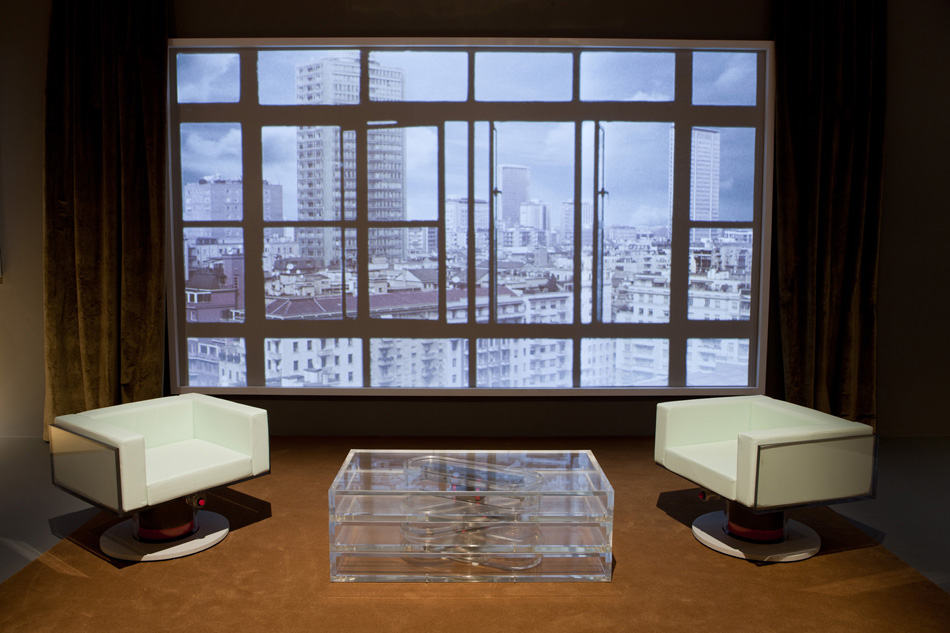 Coffee Table with 01 armchair