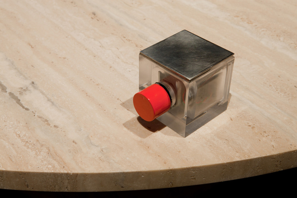 Round Table_ Detail Remote Control