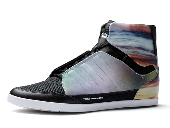 Spring-Summer-2014-footwear-by-Y-3-and-Peter-Saville-for-Adidas_dezeen_ss_111