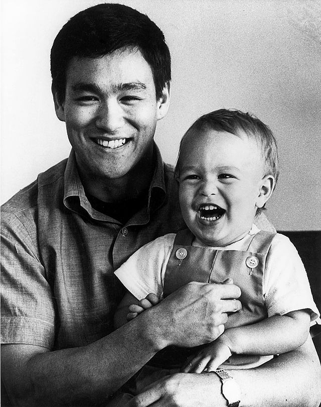 640px-Bruce_Lee_-_son