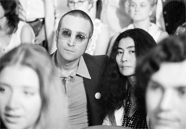 27 Jun 1973, Washington, DC, USA --- Original caption: 6/27/1973-Washington, D.C.- Former Beatle John Lennon, sporting a short haircut, and his wife Yoko Ono, are among the spectators at the Watergate hearings 6/27.  At the witness table was John Dean III. --- Image by © Bettmann/CORBIS