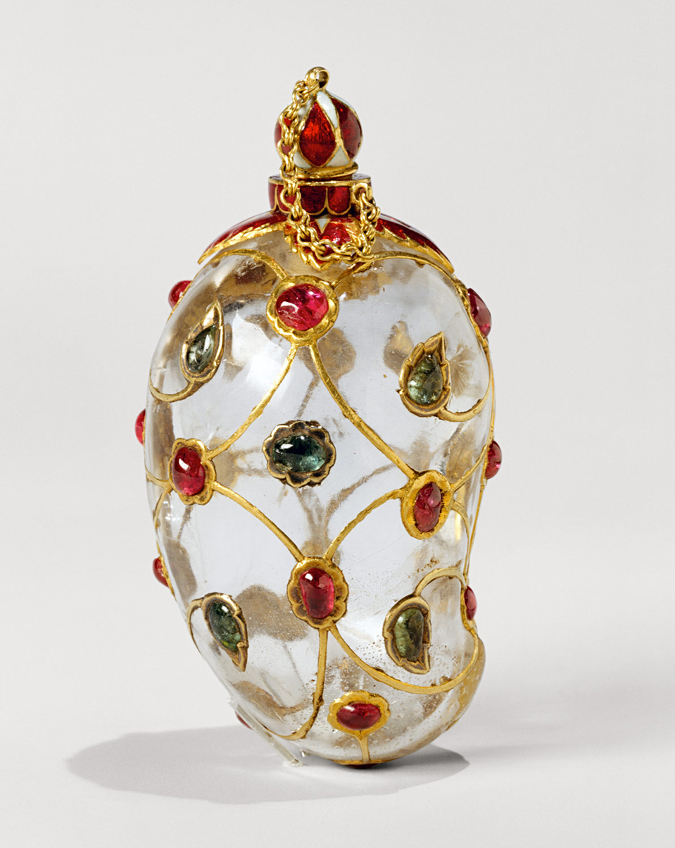 Working Title/Artist: Flask in the shape of a mango Department: Islamic Art Culture/Period/Location: HB/TOA Date Code: Working Date: mid-17th century Ditigal Transparency Photographed by MMA, file name "DT486.tif" Retouched by Film and Media, 9/16/10 (BJ)