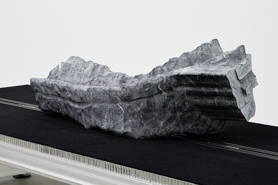 editorial-yh-5369-cmyk